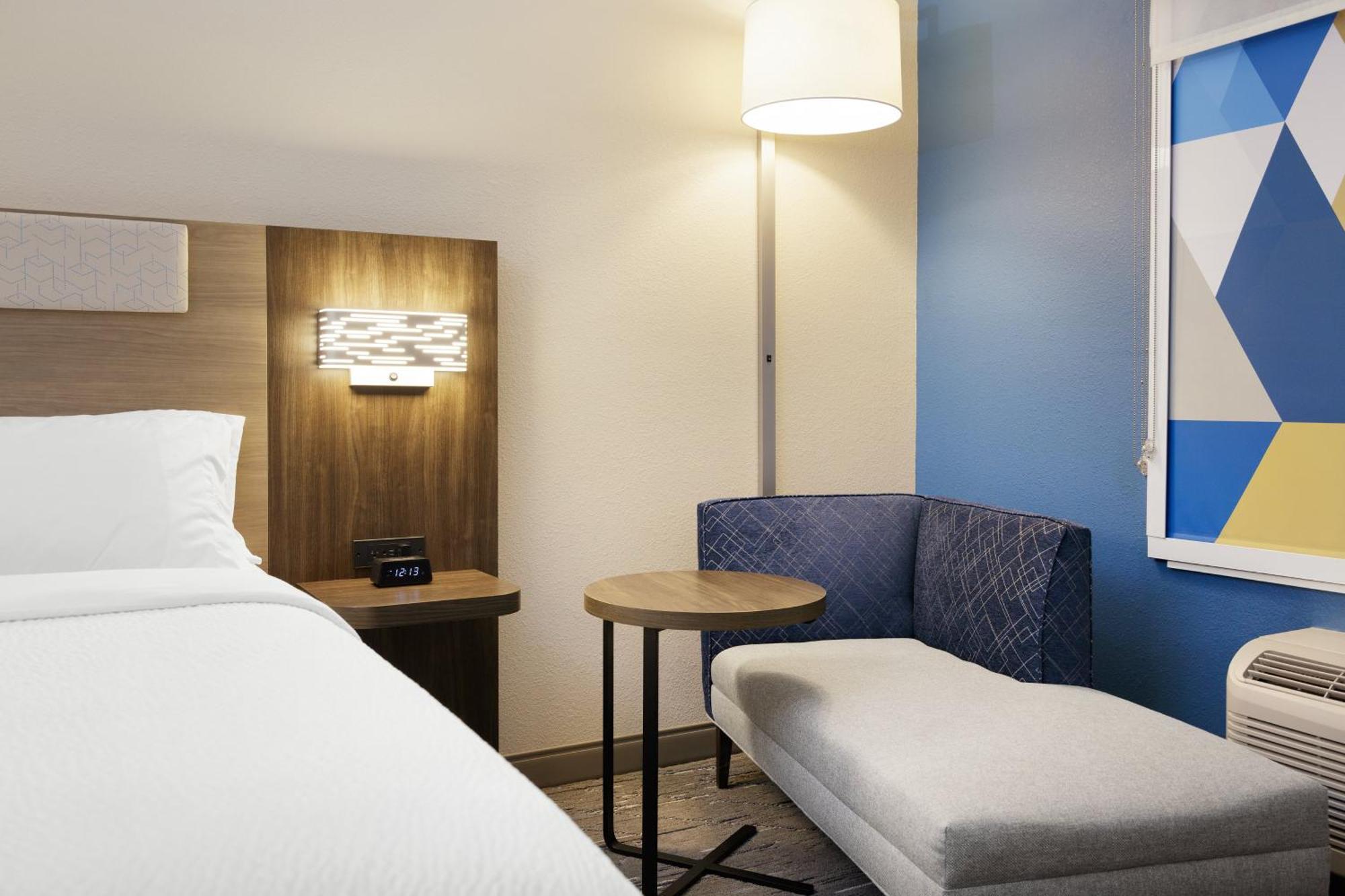 Holiday Inn Express & Suites Brady By Ihg Kültér fotó