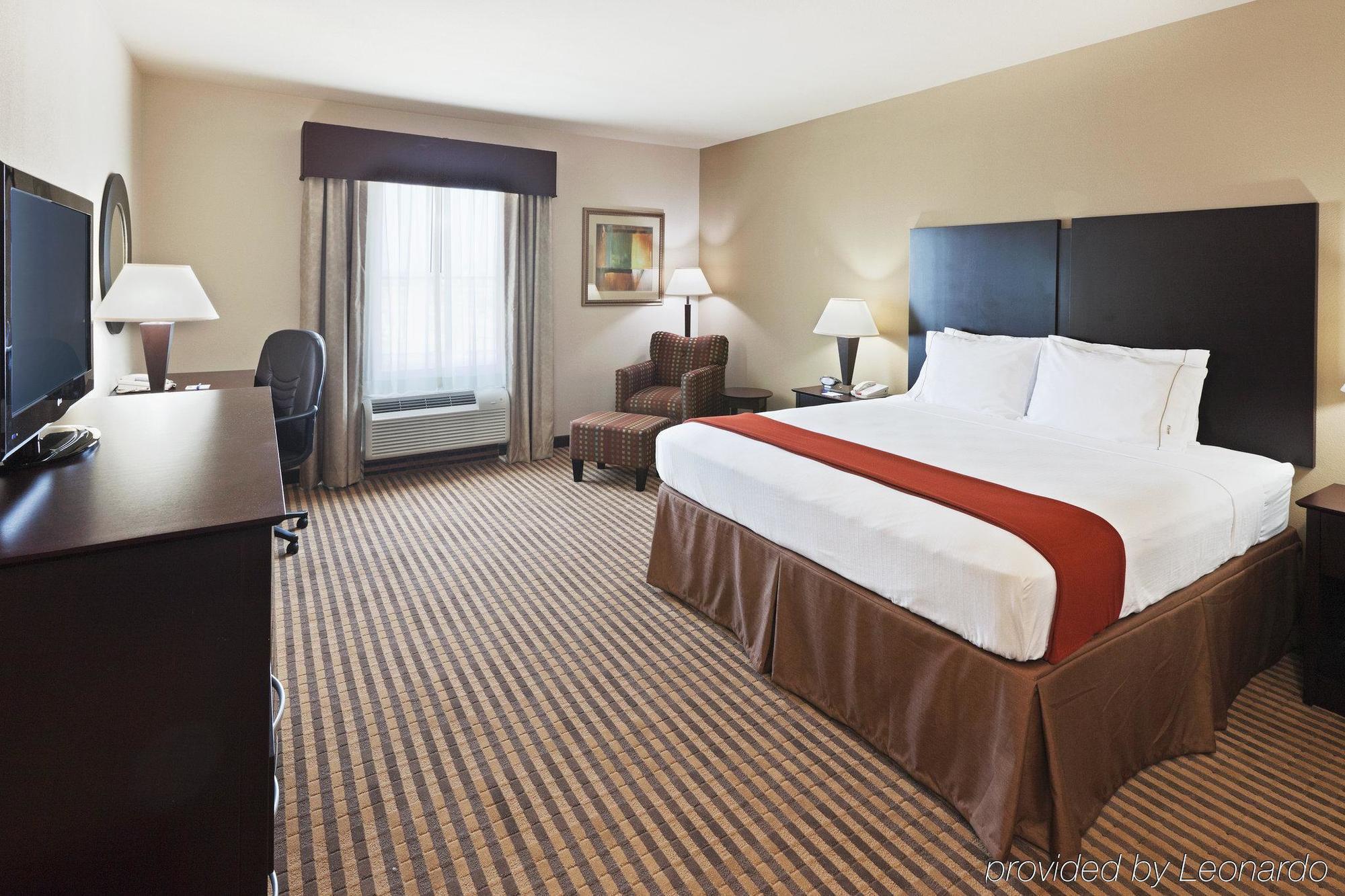 Holiday Inn Express & Suites Brady By Ihg Szoba fotó