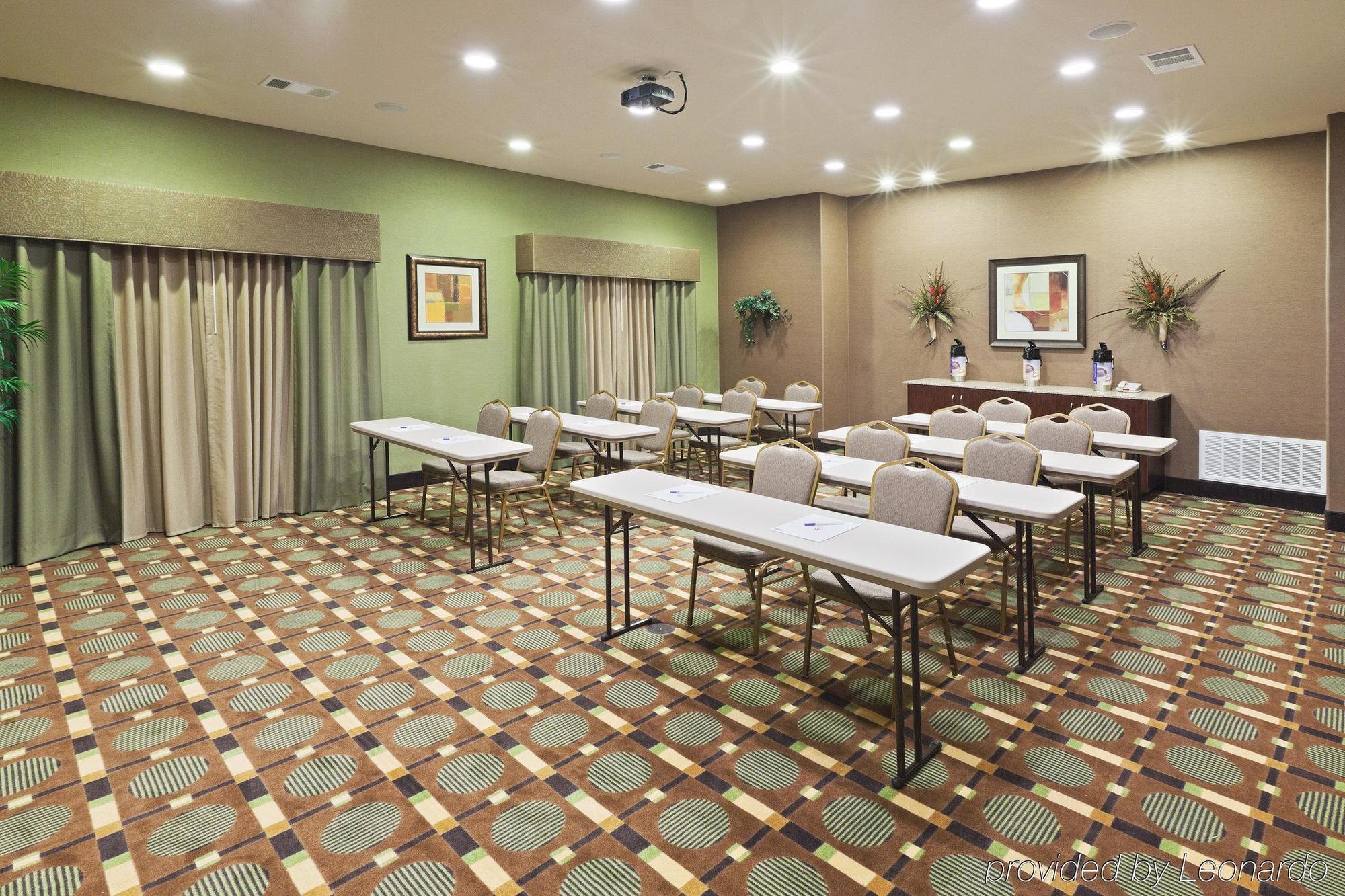 Holiday Inn Express & Suites Brady By Ihg Létesítmények fotó